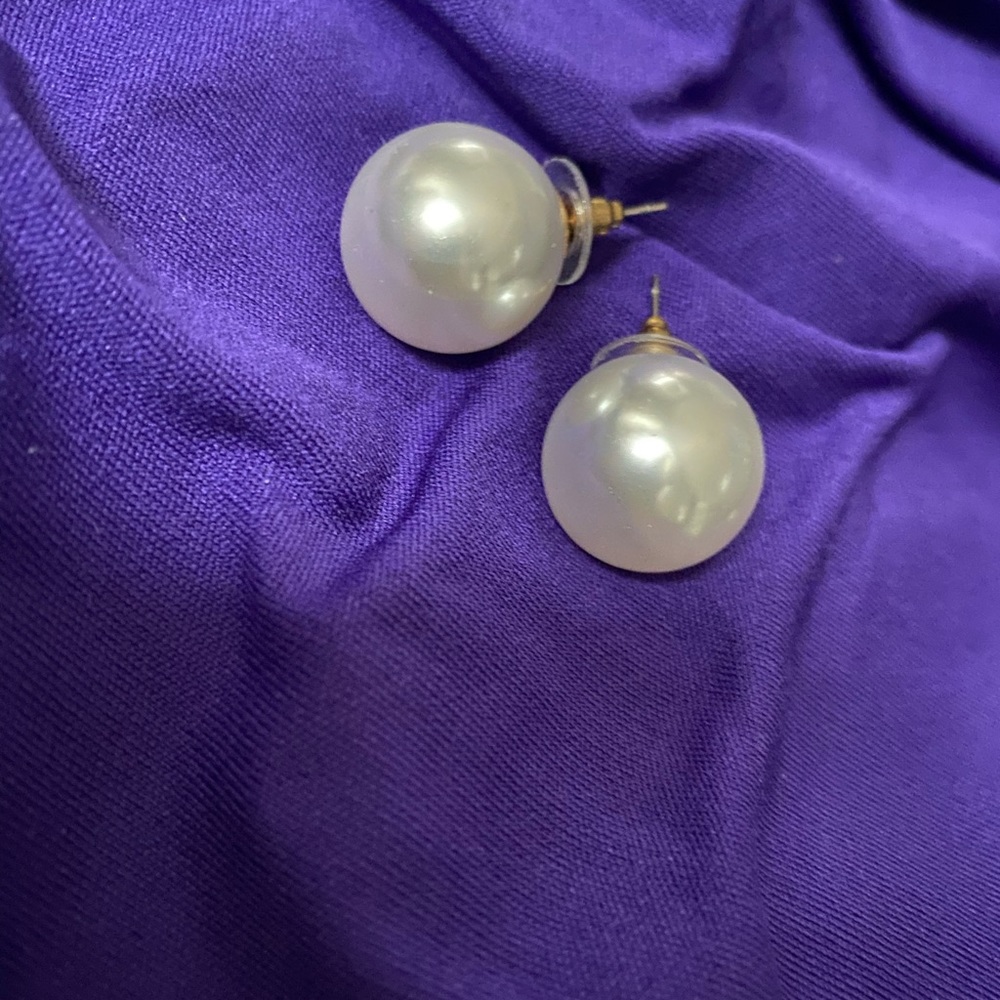 Pearl earrings